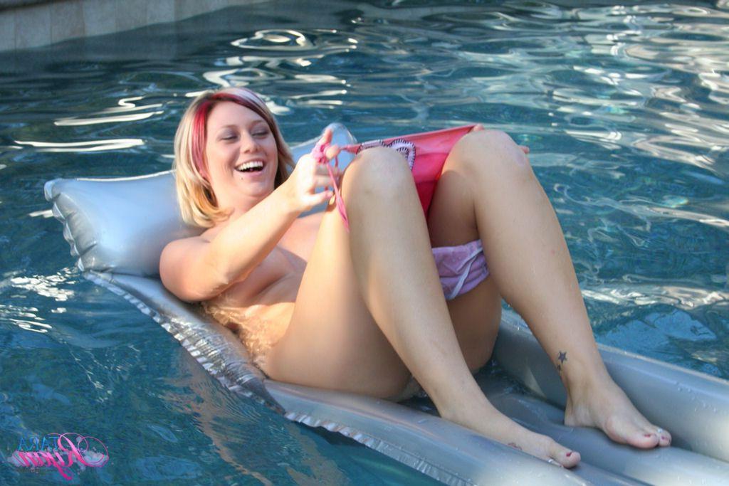 20P Pictures of teen Tara Ryan relaxing in the pool