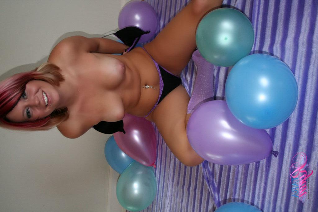 20P Pictures of Tara Ryan playing with balloons