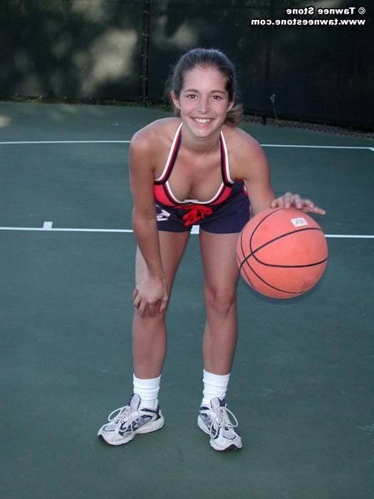 20P Pictures of Tawnee Stone flashing on the basketball court