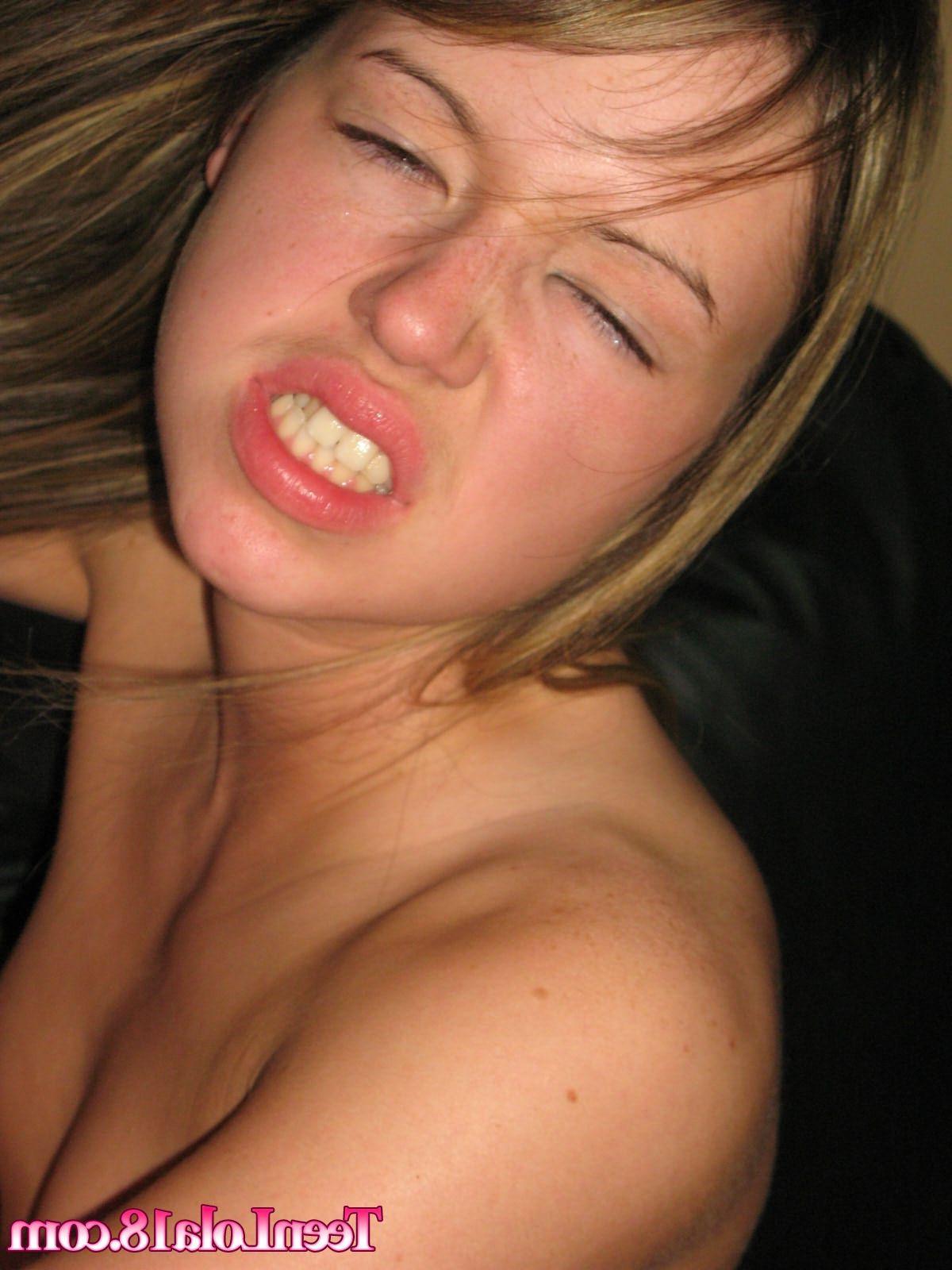 20P Pictures of Teen Lola 18 with two dicks inside of her