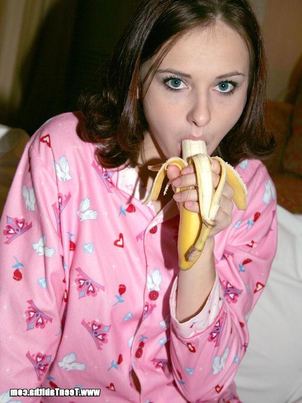 20P Pictures of Teen Tabitha eating a banana