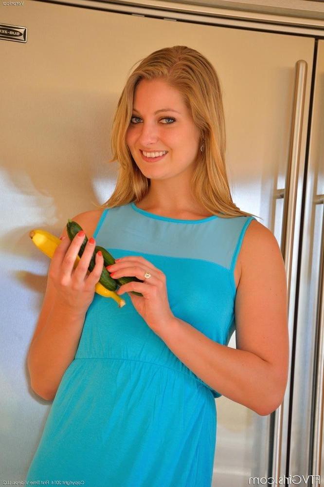 15P Blonde hottie Veronica does some kinky penetration in the kitchen
