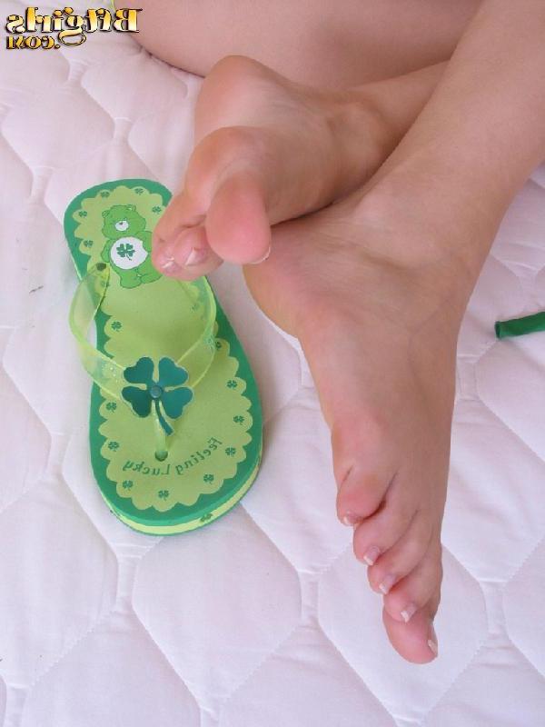15P Hot brunette teen uses her feet to play with a balloon