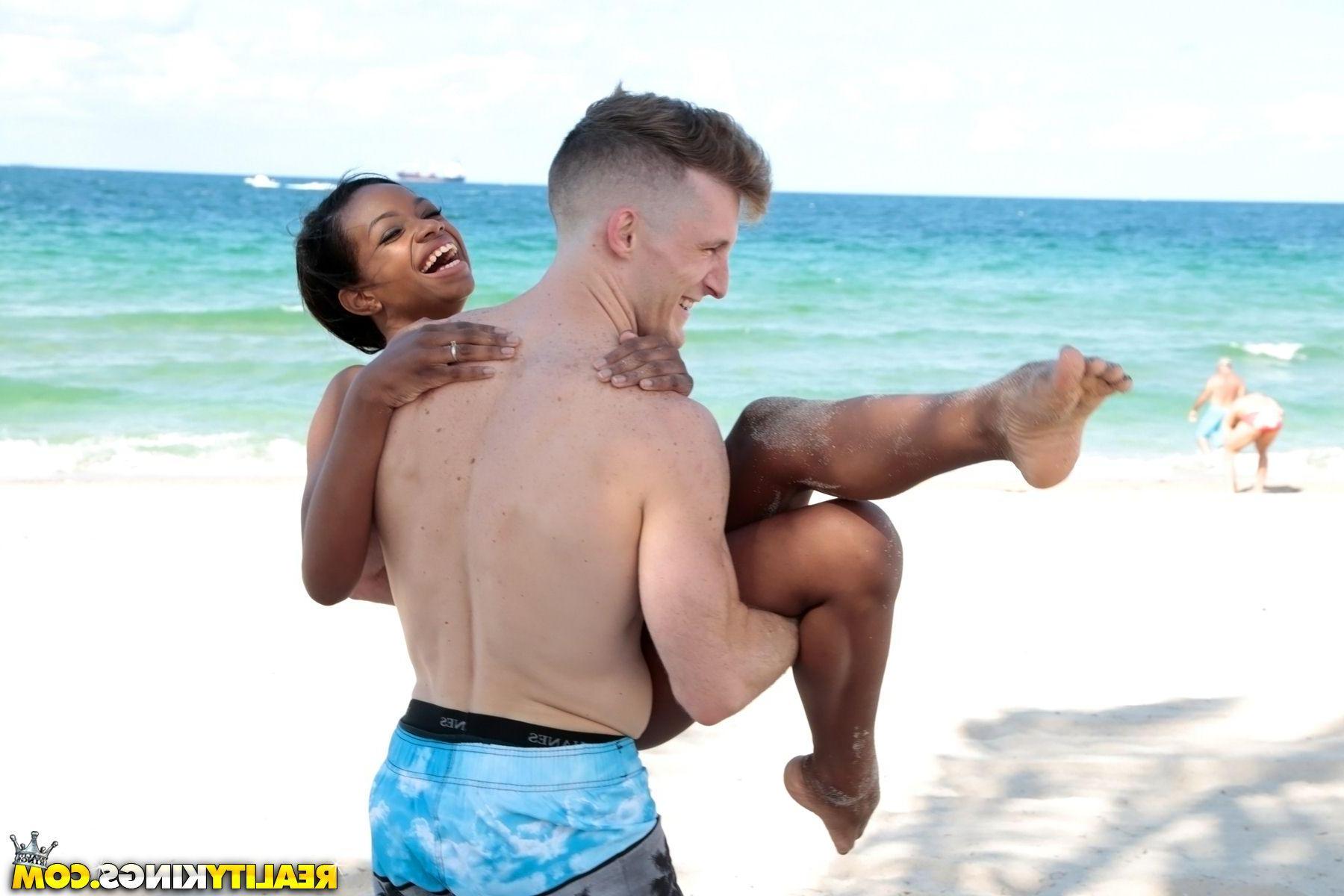 20P Ebony girl Sierra Simmons gets pounded deep and hard