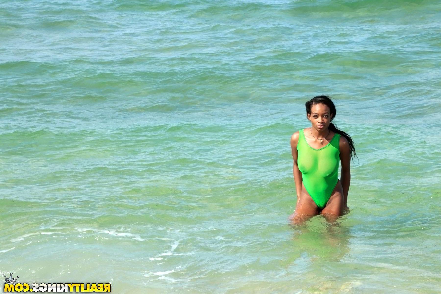 20P Ebony girl Sierra Simmons gets pounded deep and hard