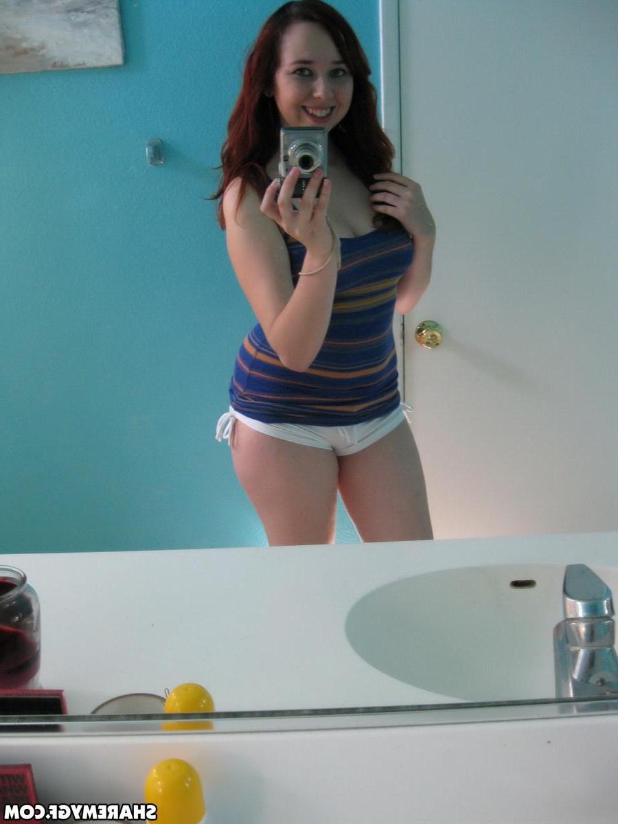 12P Chubby curvy girlfriend takes selfshot mirror pictures for her boyfriend as she strips