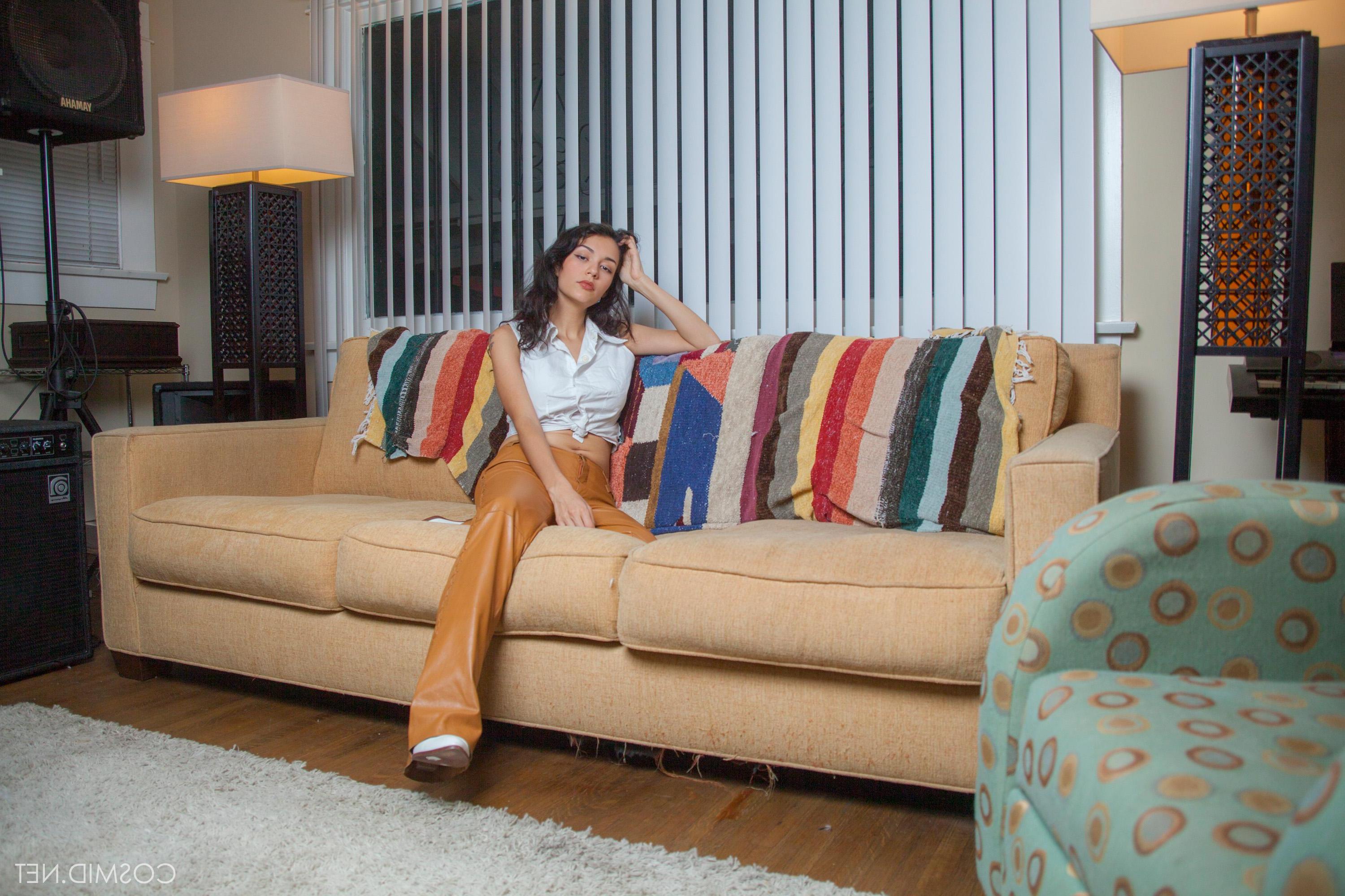 16P Brunette teen Jessem gets naked in her intro set