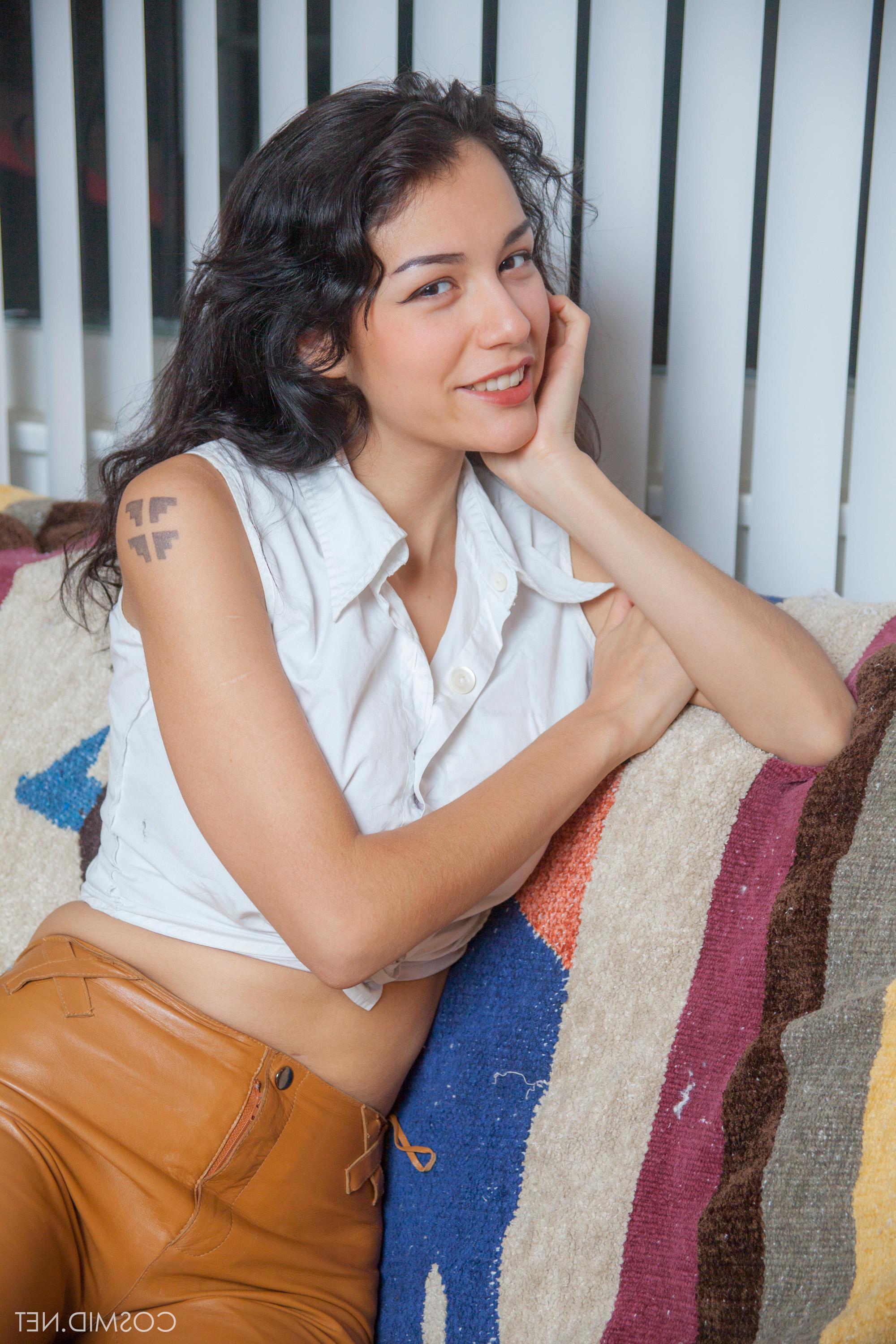16P Brunette teen Jessem gets naked in her intro set