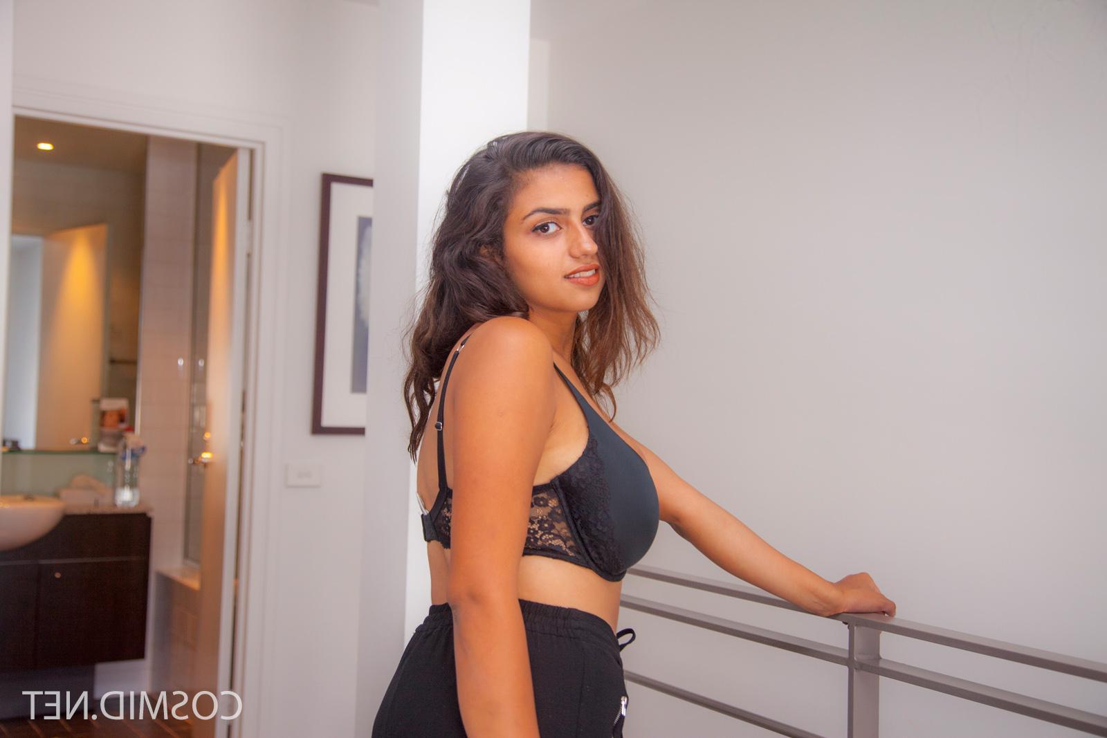 16P Busty girl Lena Moore shows you her huge natural boobs