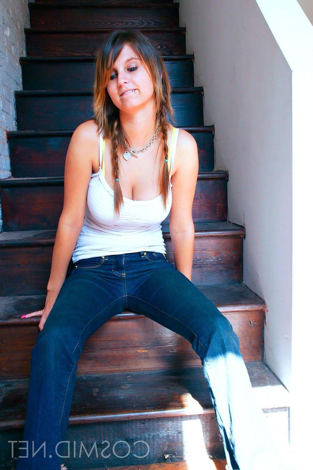 16P Pictures of a hot busty teen coed letting her big natural boobs hand out