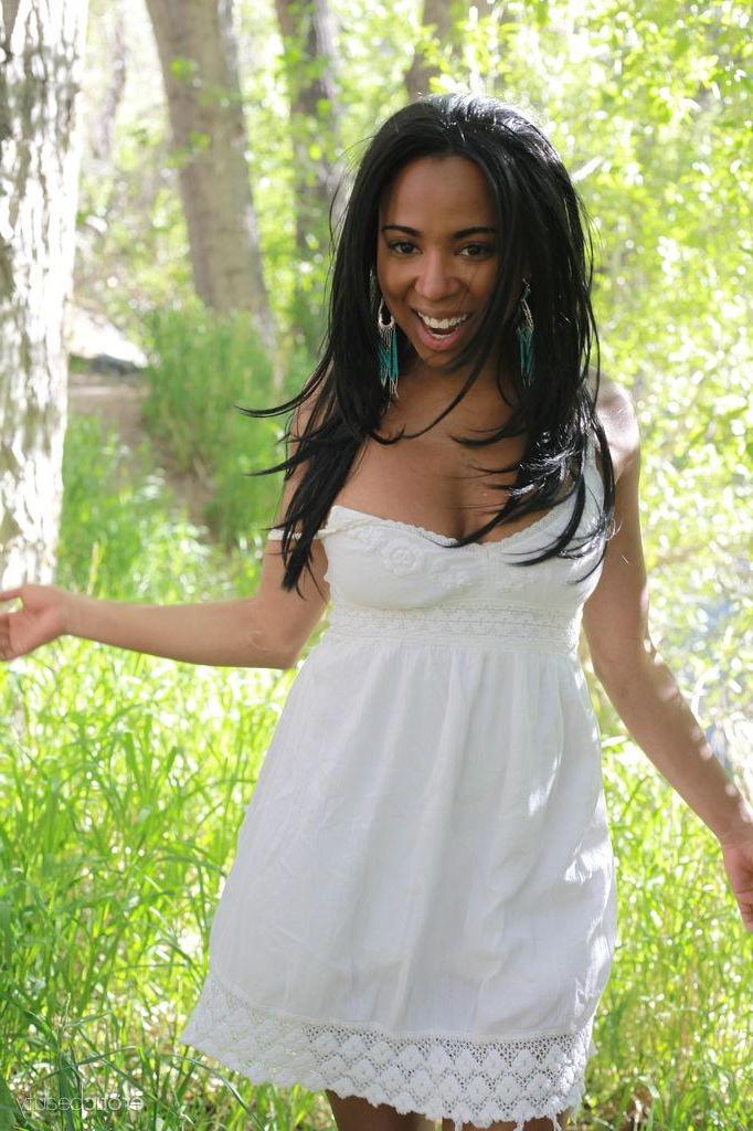 16P Tahela is an exotic goddess with beautiful caramel skin and mesmerizing features