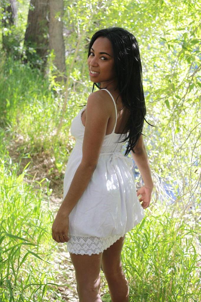 16P Tahela is an exotic goddess with beautiful caramel skin and mesmerizing features