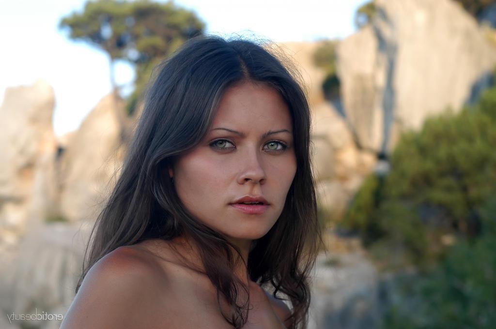 16P Brunette hottie Alena M displays her perfect nude body outside