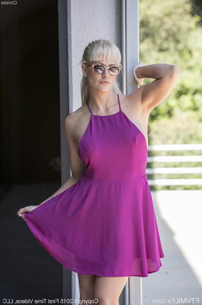 15P Blonde babe Holly Heart flashes outside in her purple dress