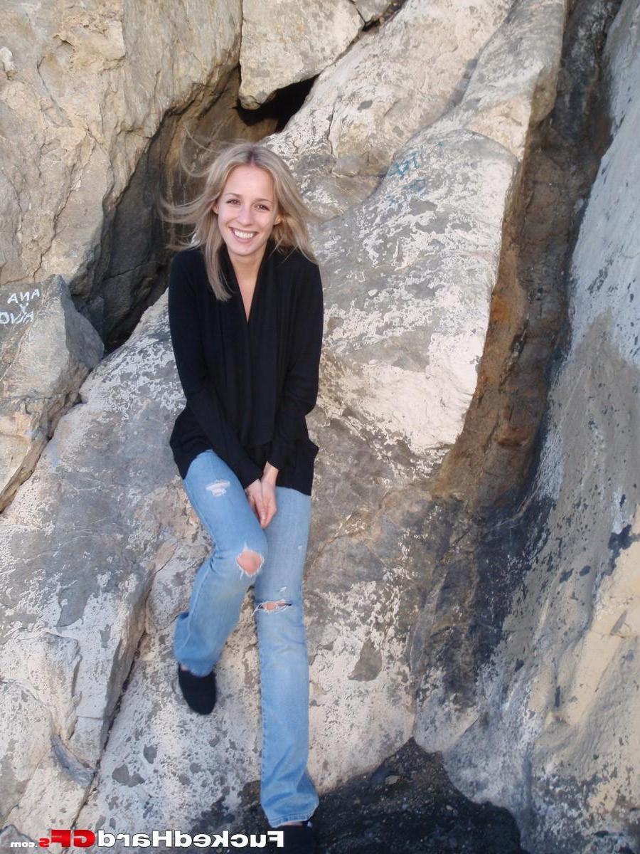 15P Beautiful girlfriend Jas goes outdoors with her boyfriend for some naughty fun