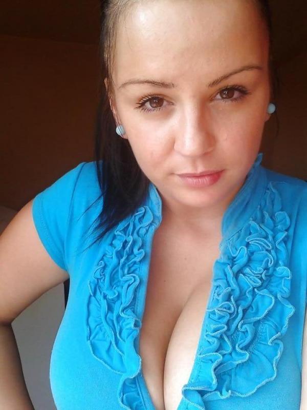 14P Busty college hottie displays teases with her big jugs