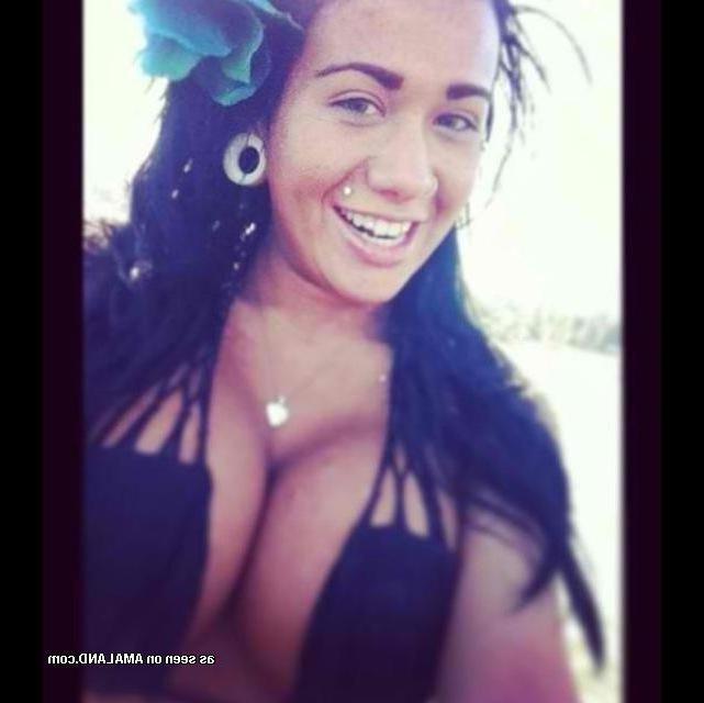 14P Busty brunette in sexy social media pictures