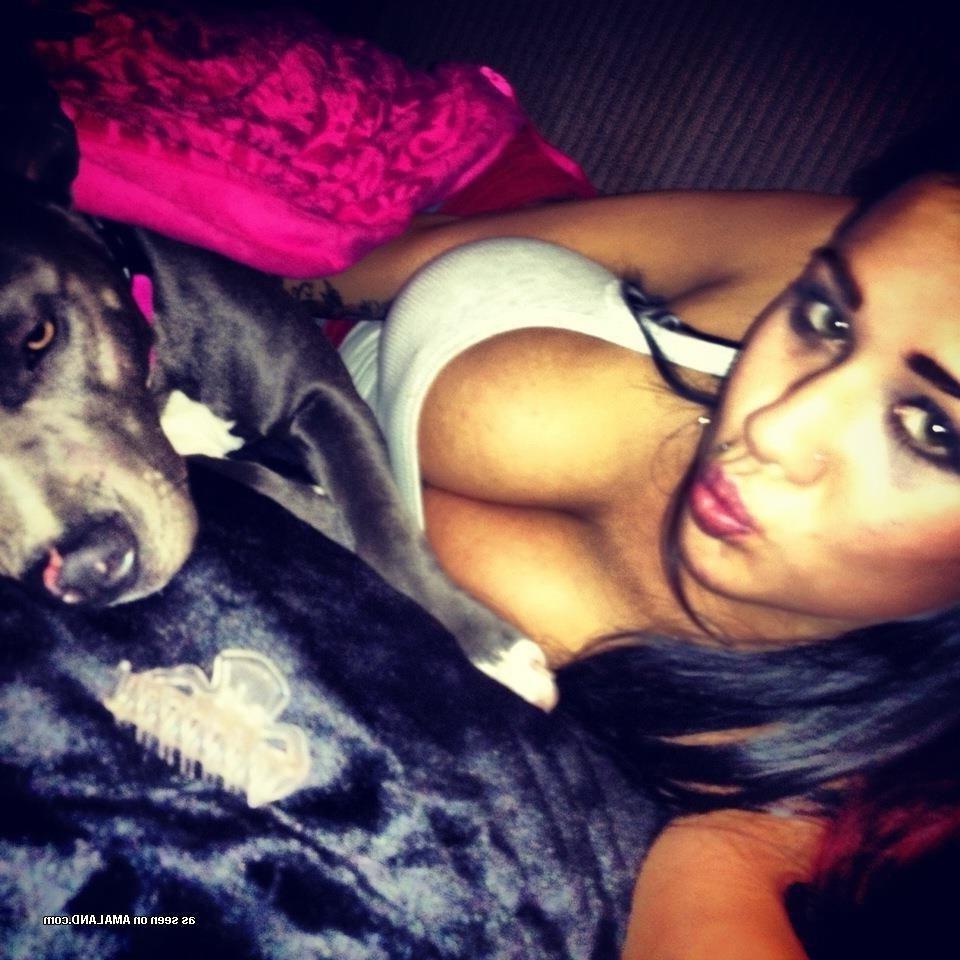 14P Busty brunette in sexy social media pictures