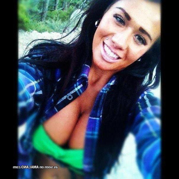 14P Busty brunette in sexy social media pictures