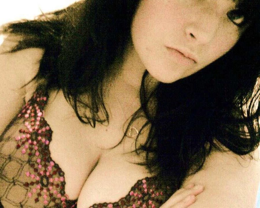 16P Pictures of a hot brunette teen taking pics of herself