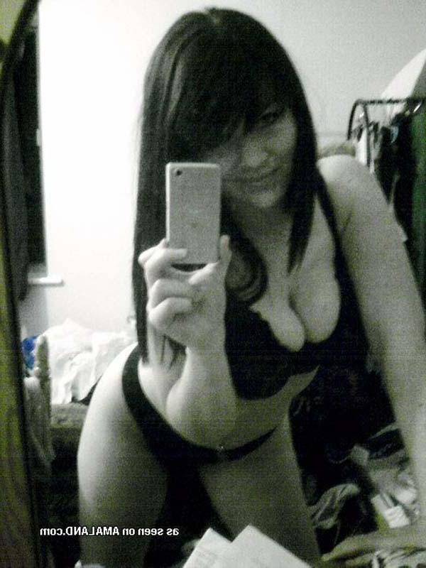 16P Pictures of a hot brunette teen taking pics of herself
