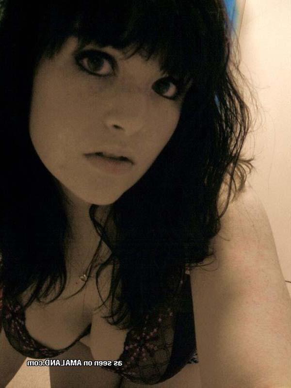16P Pictures of a hot brunette teen taking pics of herself