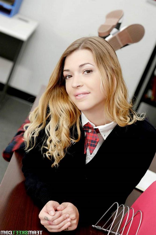 10P Blonde teen Jenna Ashley fucks her teacher for a passing grade