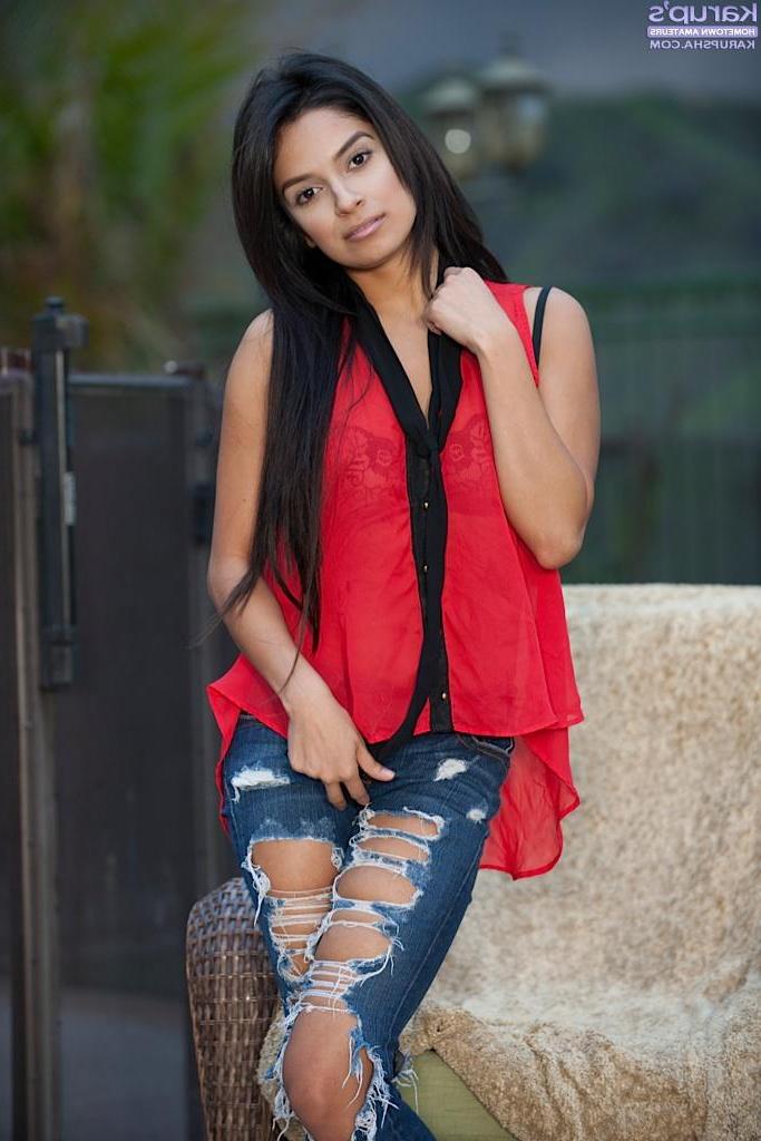 15P Exotic babe Jasmin Rain fingers her tight pink pussy