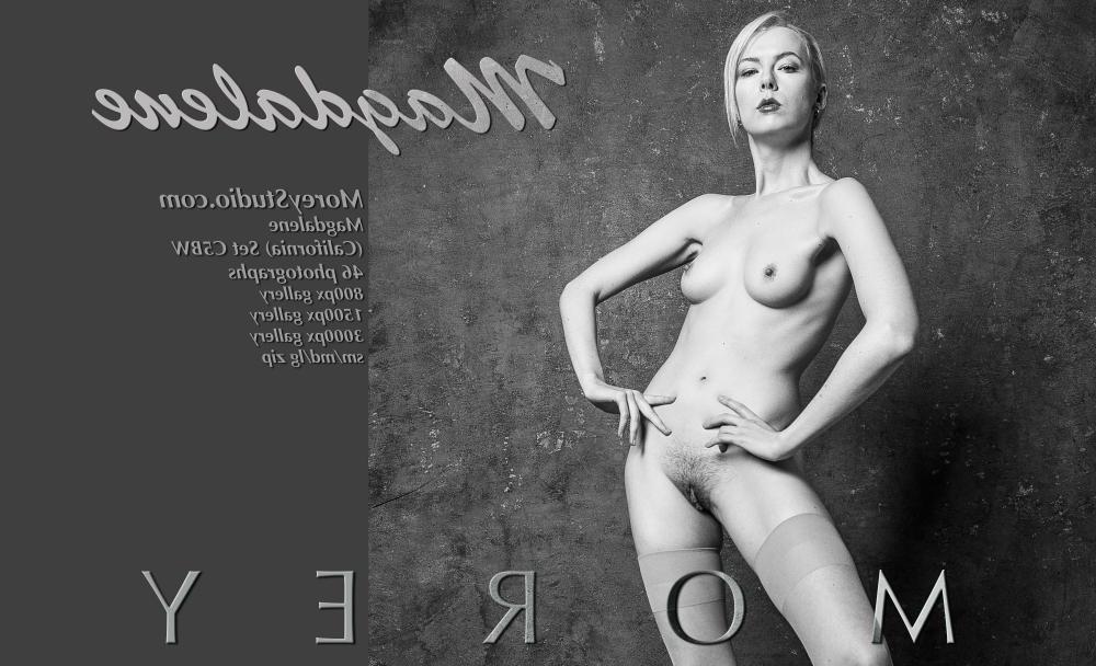 11P Nude ballerina Magdalene does her ballet poses in the studio