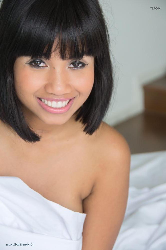 11P Busty girl Xanny shows you her big natural boobs in bed