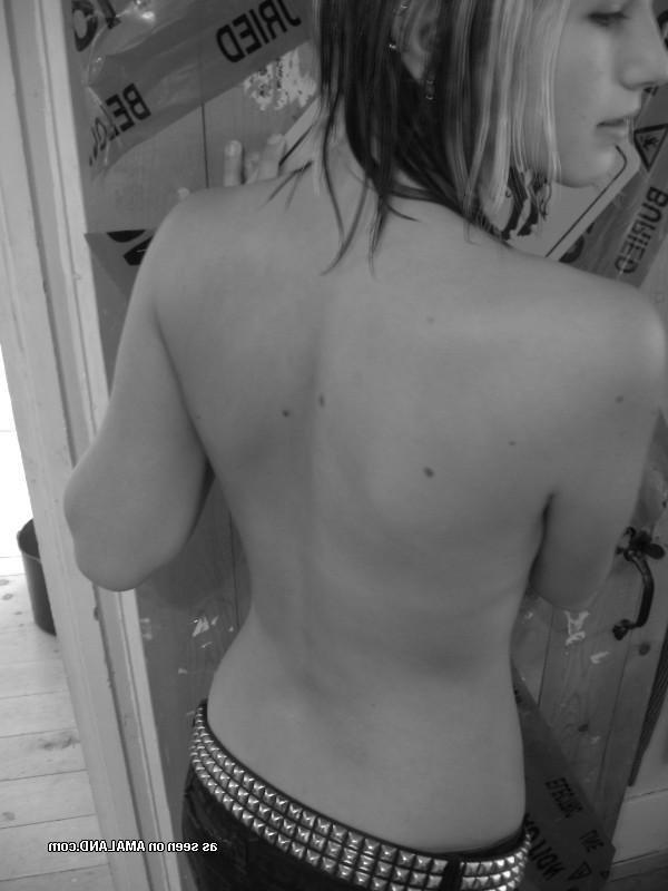 14P Gallery of a sexy alternative babe posing for her BF