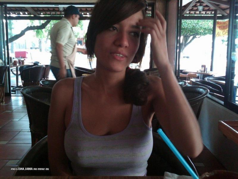 14P Gallery of a busty babe teasing her boyfriend on cam