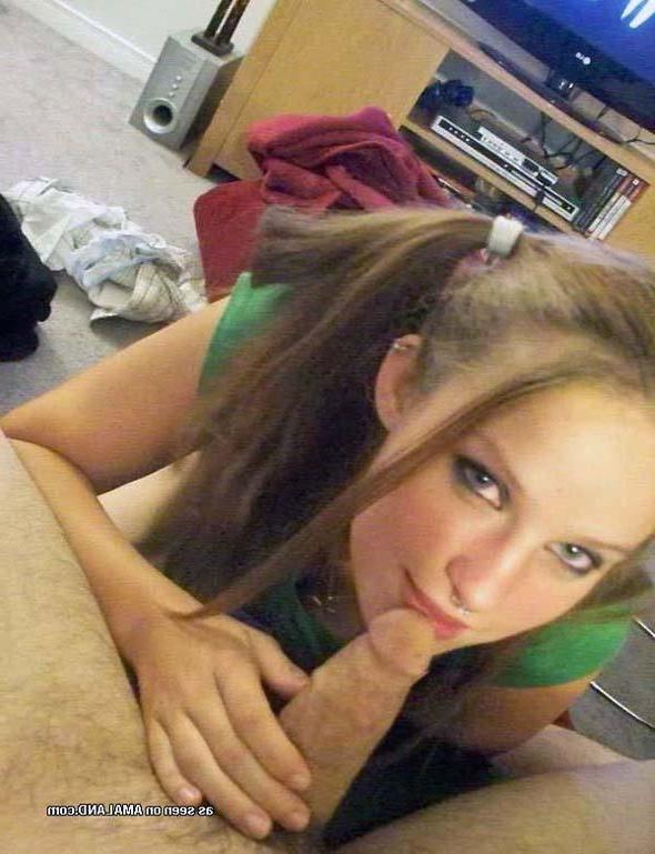 16P Pictures of a hot blonde amateur girlfriend going down on her boyfriend