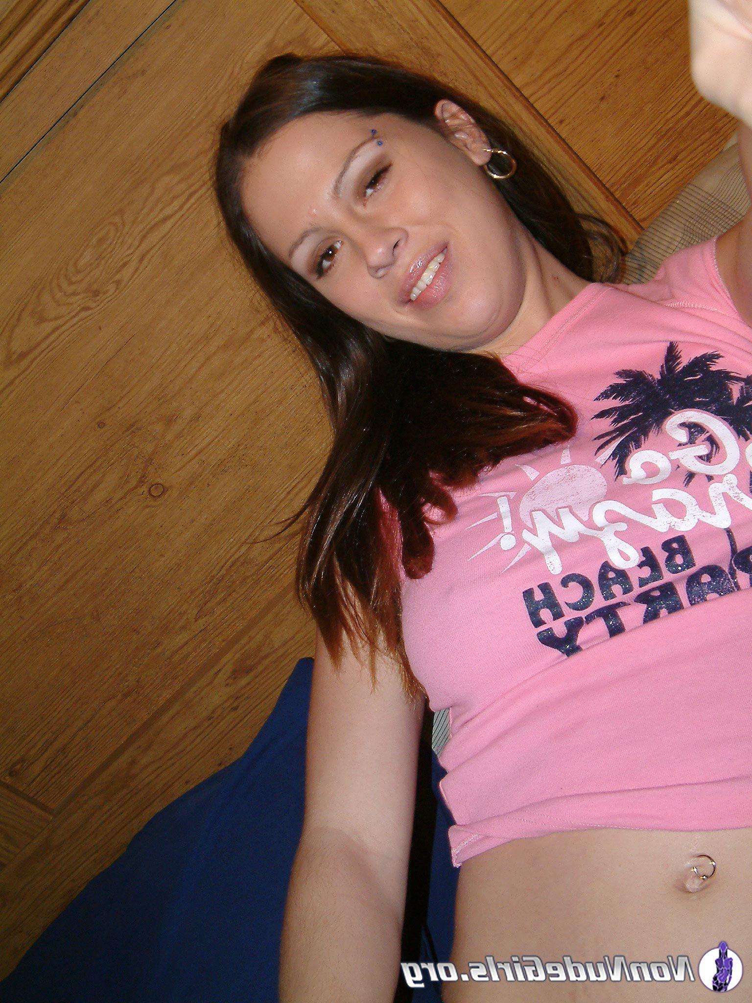 20P Pictures of hot coeds going wild