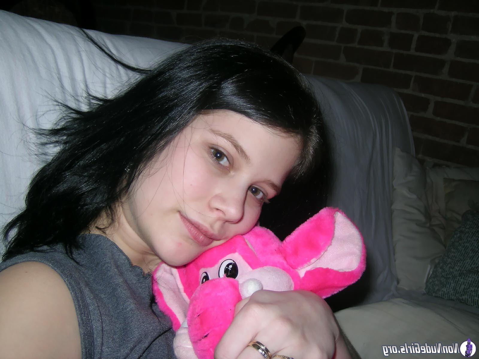 20P Pictures of horny coeds exploring their sexuality