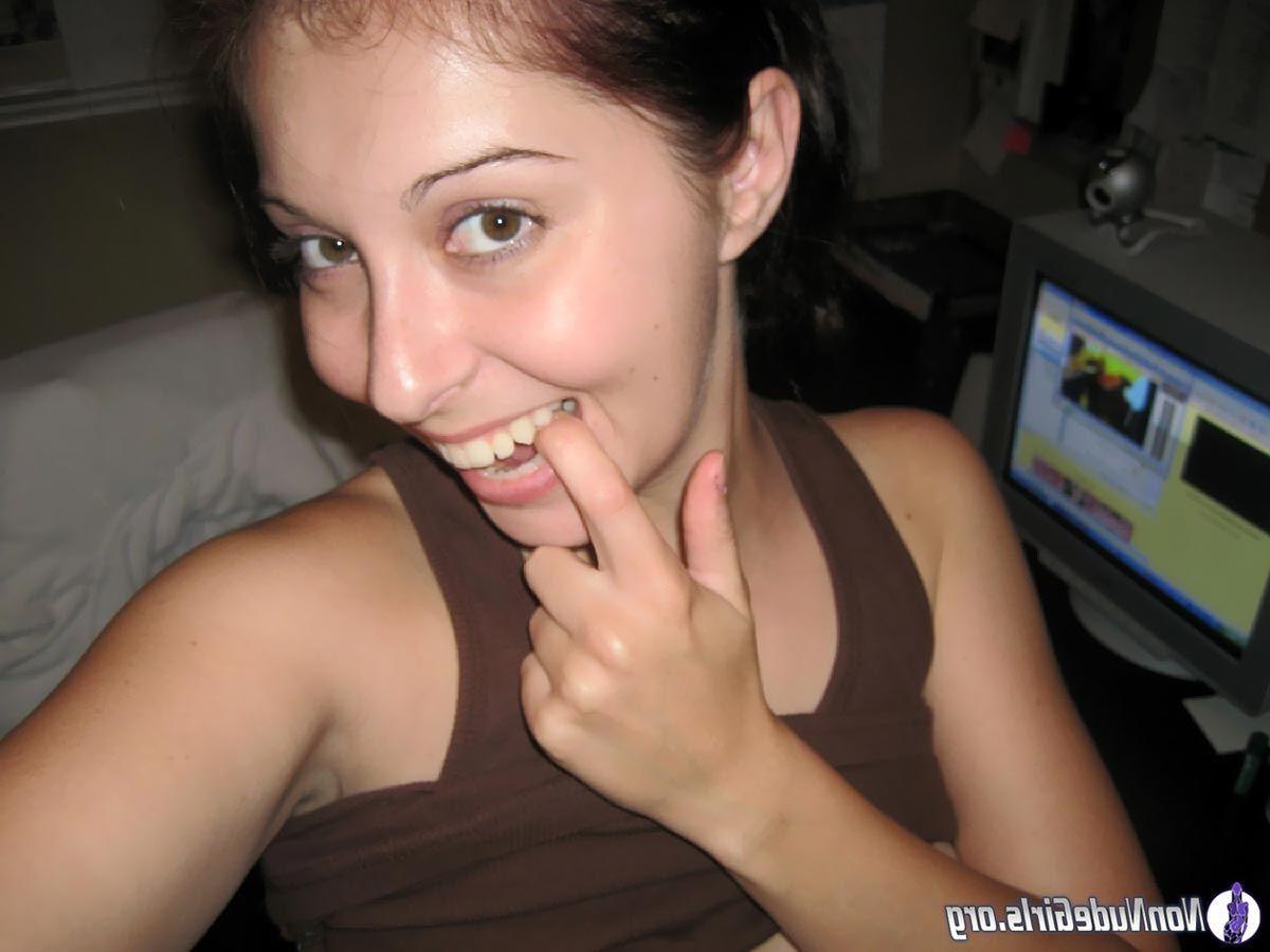 20P Pictures of horny coeds exploring their sexuality