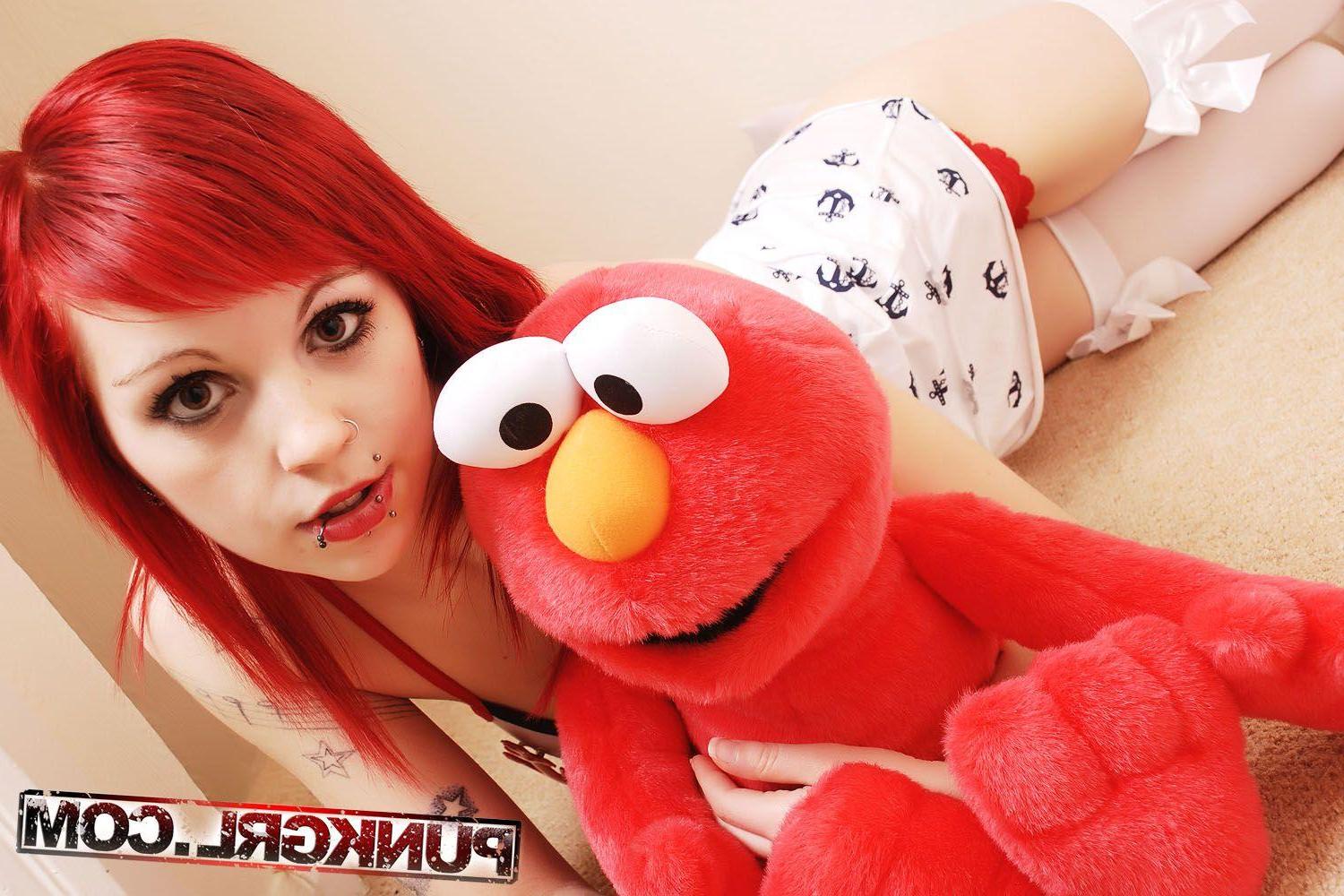 20P Pictures of Danie Chaos showing her big natural boobies