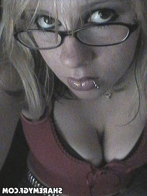 12P Busty hot girlfriend teases with her big natural tits in her candid pictures