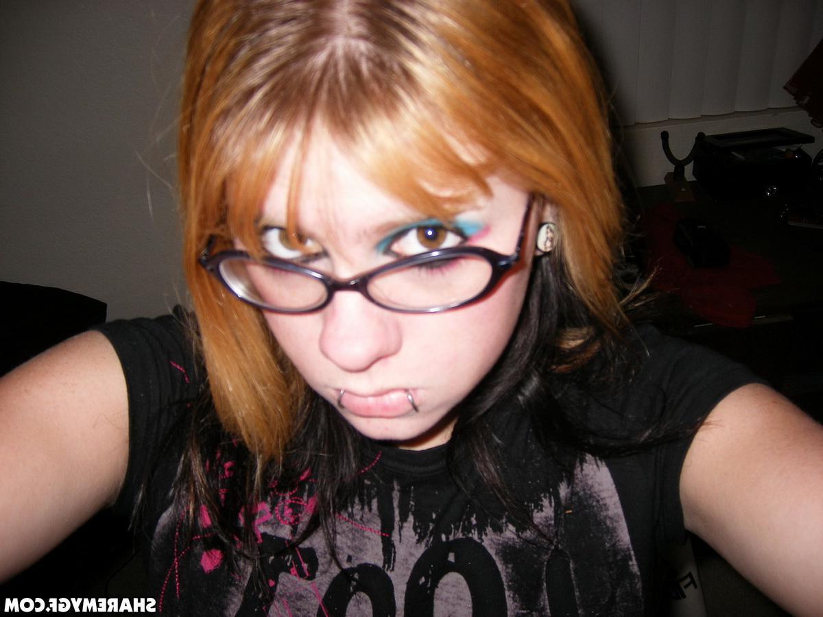 12P Big titty girlfriend loves to show off her big natural tits as she takes selfshot pictures