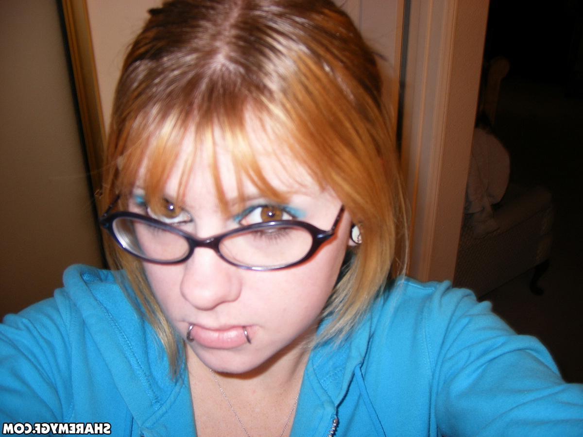 12P Big titty girlfriend loves to show off her big natural tits as she takes selfshot pictures