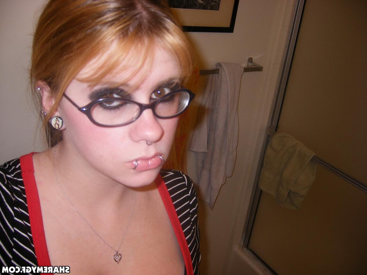 12P Big titty girlfriend loves to show off her big natural tits as she takes selfshot pictures