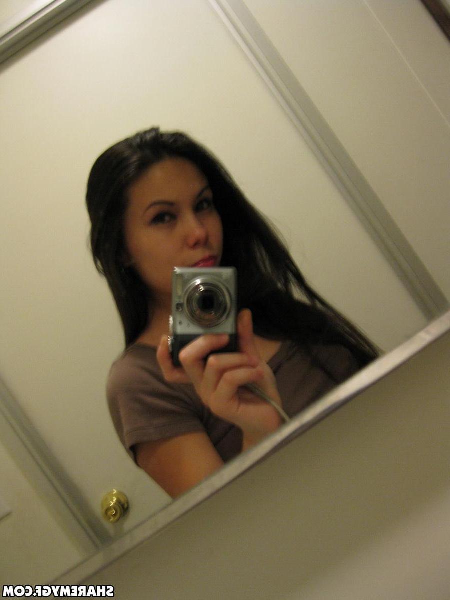 12P Cute exotic girlfriend takes selfshot pictures for you