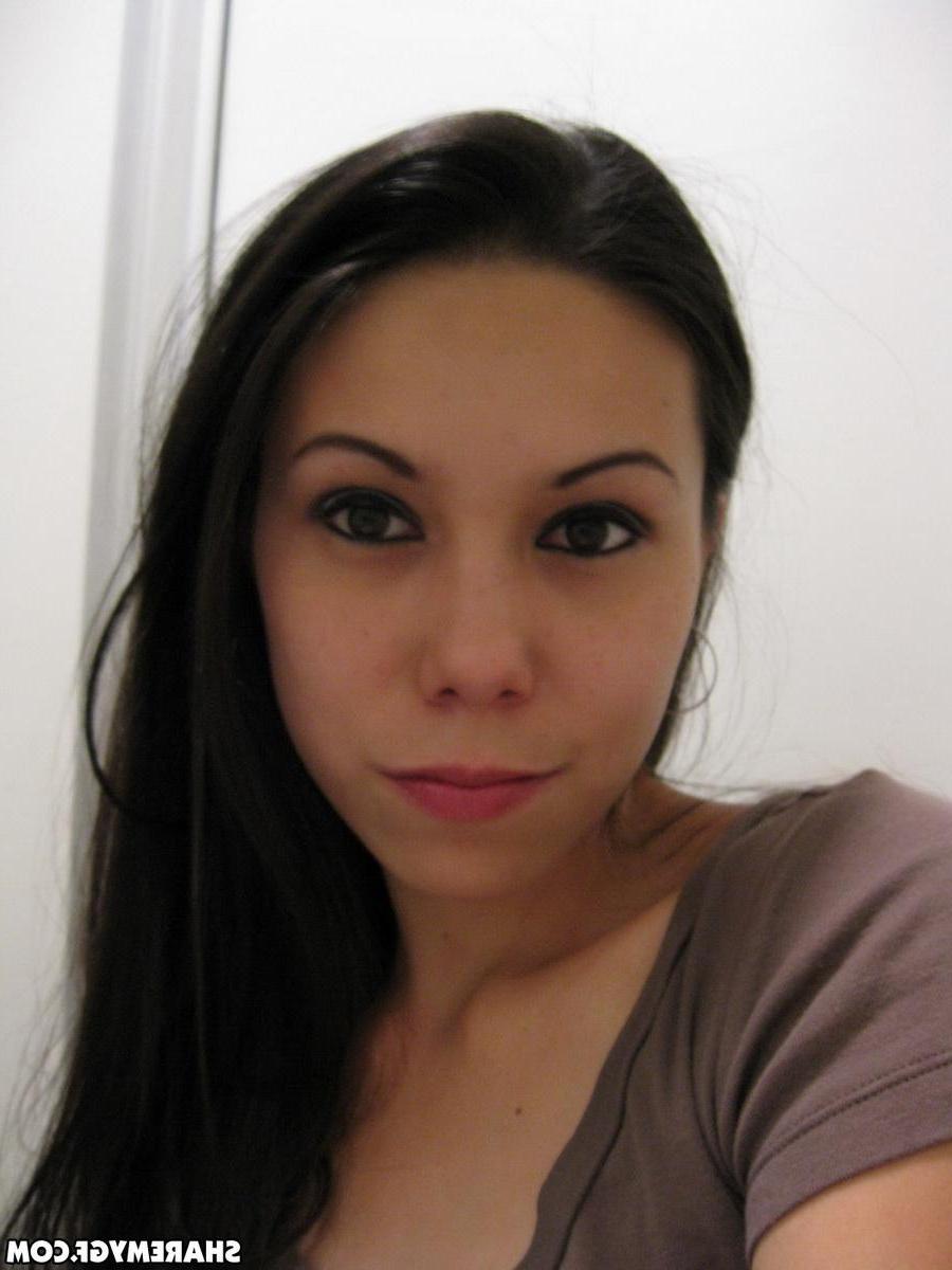 12P Cute exotic girlfriend takes selfshot pictures for you