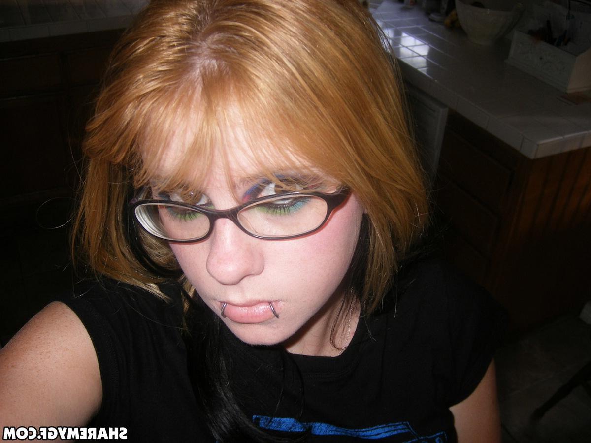 12P Busty alt girlfriend takes selfies as she teases with her big natural tits
