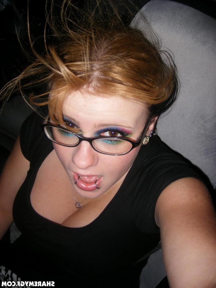12P Busty alt girlfriend takes selfies as she teases with her big natural tits