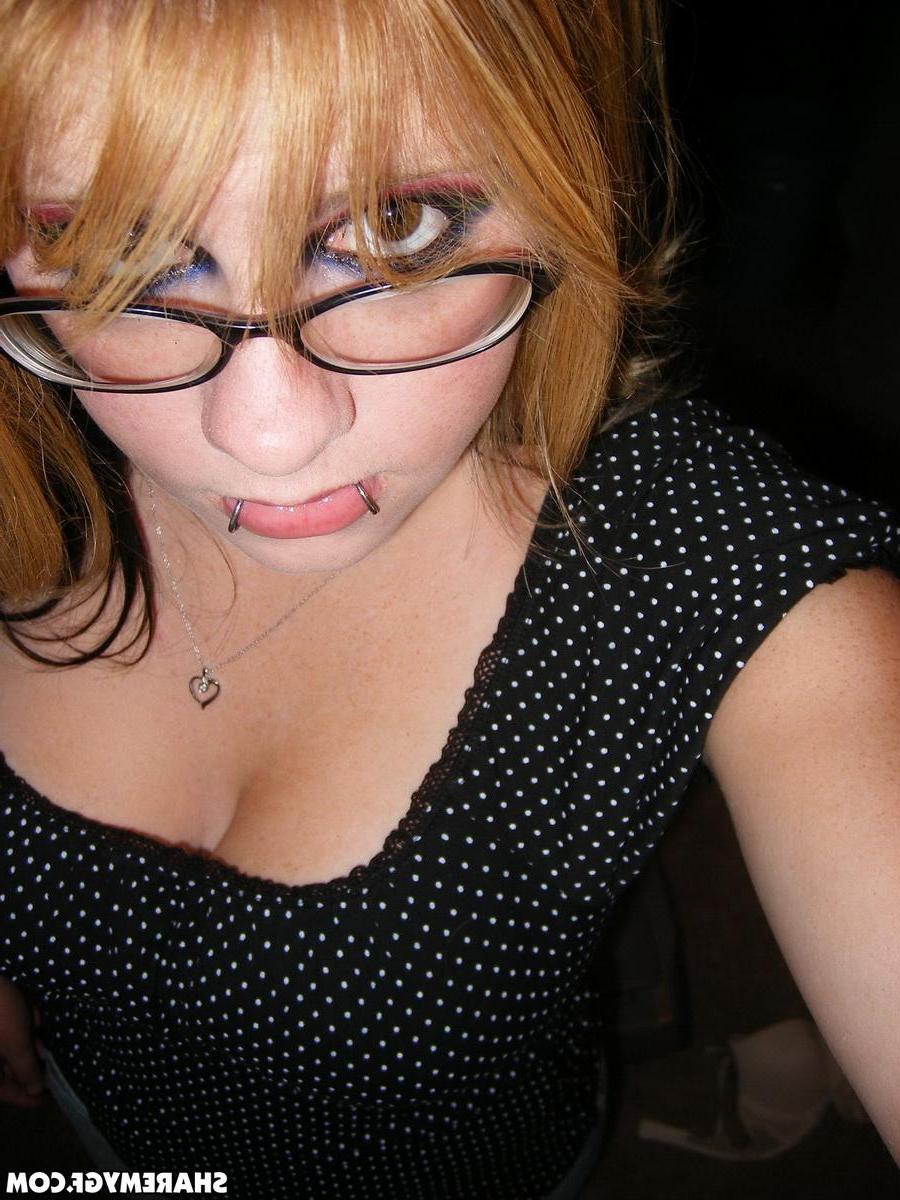 12P Busty alt girlfriend takes selfies as she teases with her big natural tits
