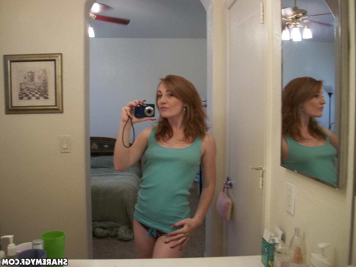 12P Sexy fit girlfriend takes selfshot pictures in the mirror for her boyfriend