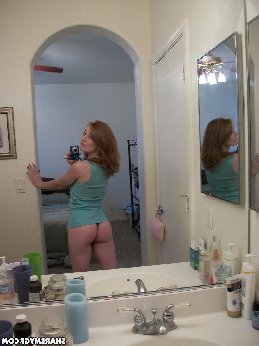 12P Sexy fit girlfriend takes selfshot pictures in the mirror for her boyfriend