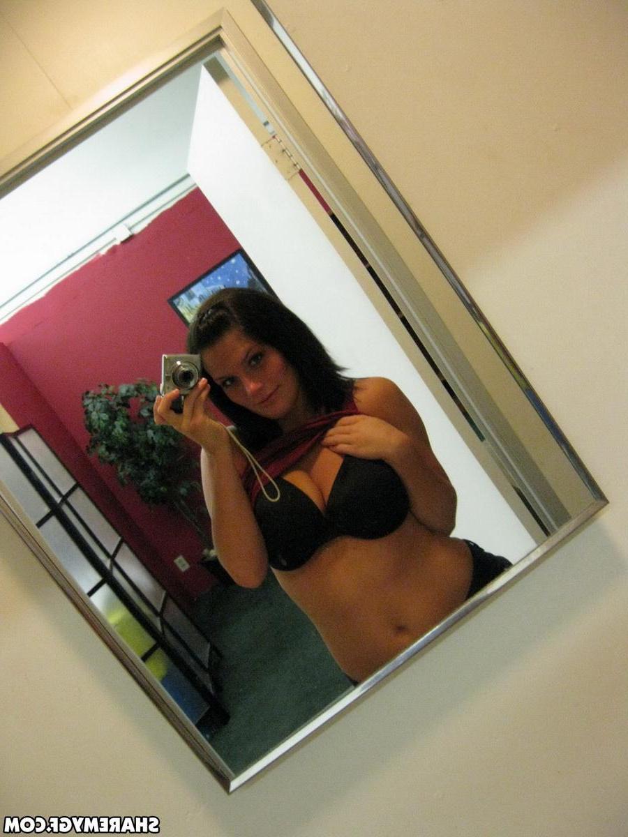 12P Big breasted girlfriend takes selfshot pictures of her huge tits