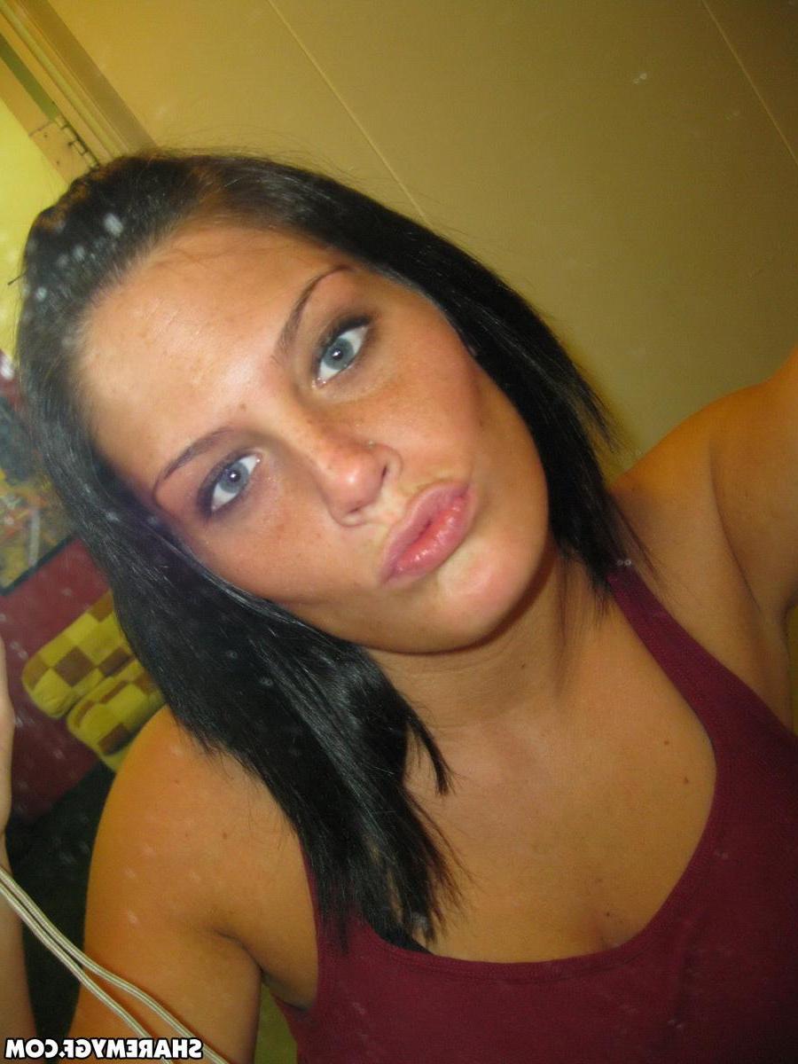 12P Big breasted girlfriend takes selfshot pictures of her huge tits